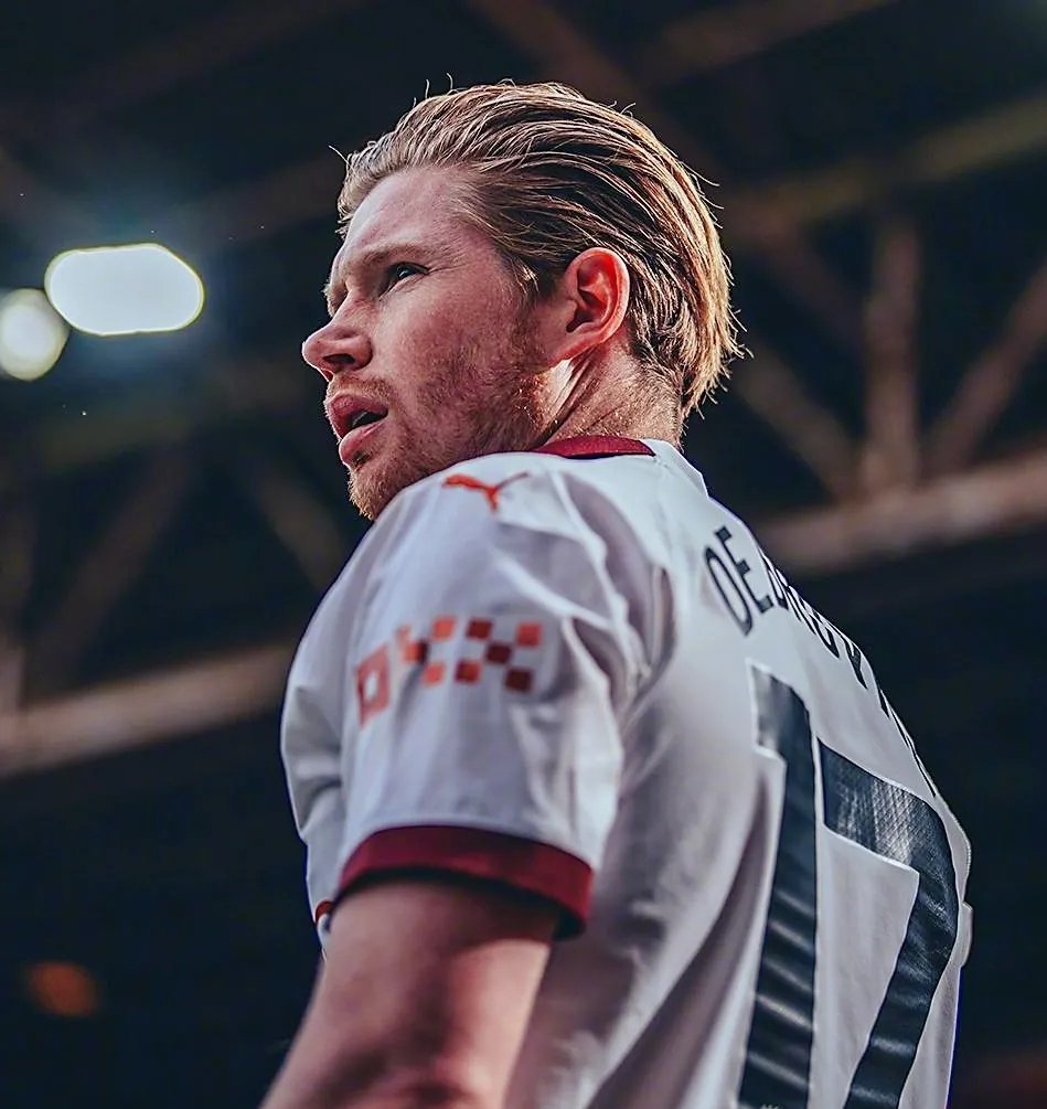 九游官方网站关于德布劳内迎来五赛季出色发挥，MAD观众热烈欢呼！引发球迷热议的信息