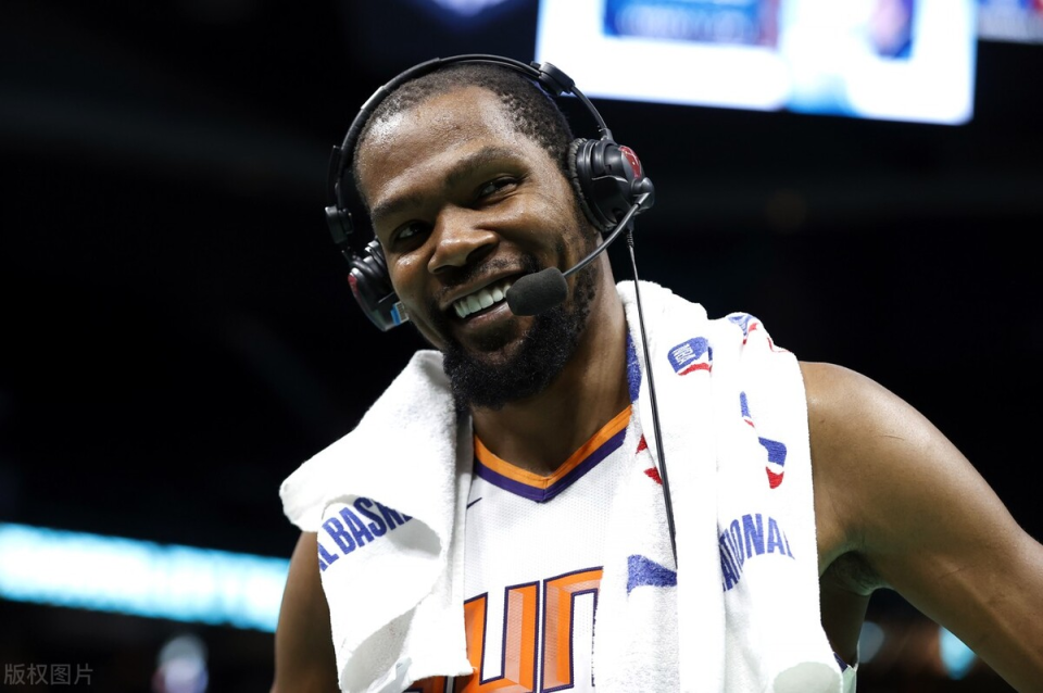 九游游戏中心关于杜兰特重返赛场，表现优异首场状态出色，巴塞罗那观众沸腾！气势如虹延续的信息