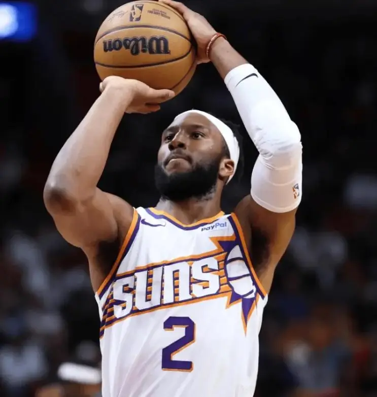 休斯敦火箭训练开放日；关键时刻刷新队史纪录引欢呼；全明星赛在即；轮换策略成焦点的简单介绍