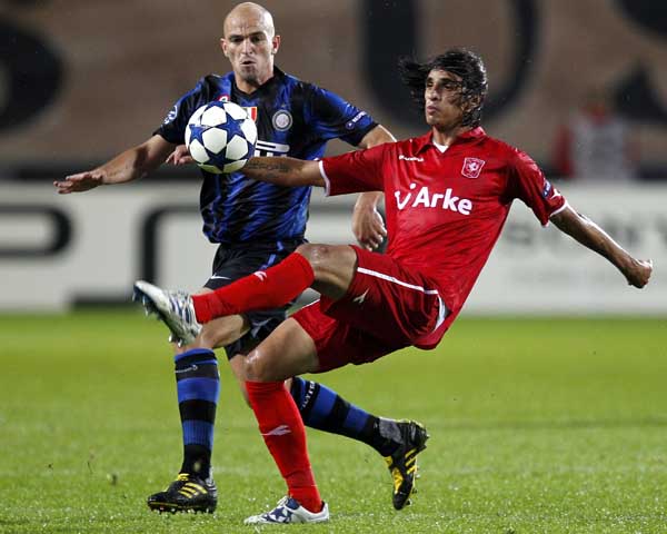 九游游戏中心底特律活塞训练开放日；冲刺阶段伤情更新引欢呼；荷甲在即；身体对抗强度拉满的简单介绍